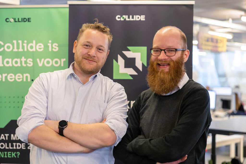 Portret van Berten en Philip met banners van Collide in de achtergrond