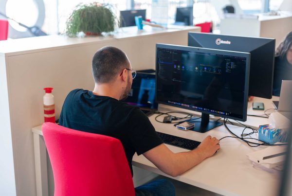 Alex, Integration Developer van Dots & Arrows werkt in MuleSoft