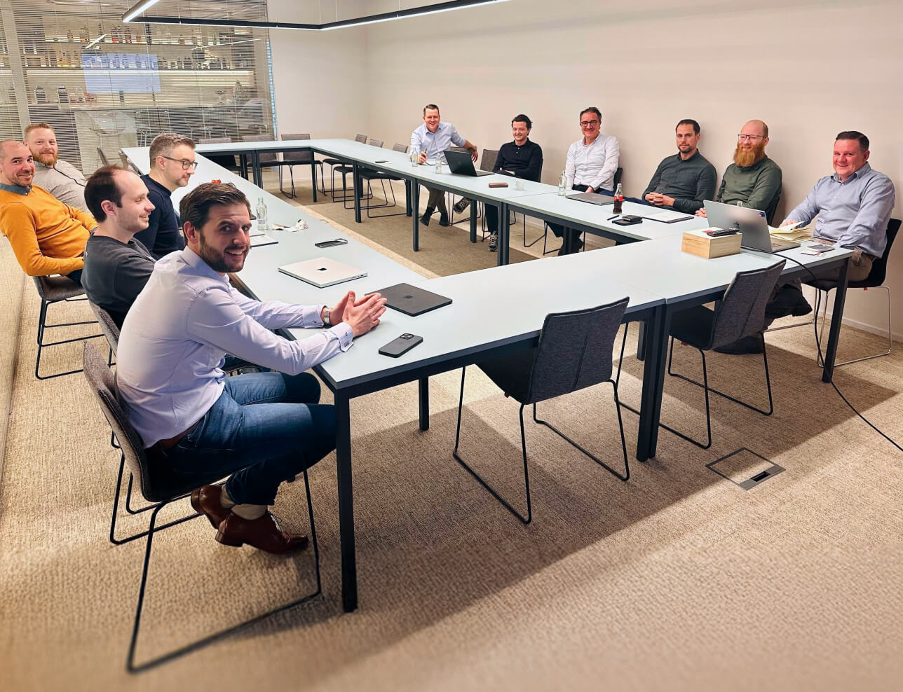 De Bewire coördinatoren in een board meeting met Sam Bambust van De Cronos Groep