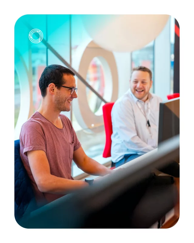 Een nieuw initiatief opstarten als ondernemer is één ding; een team bouwen dat zo goed draait dat jouw aanwezigheid overbodig wordt, is een heel ander verhaal. 

Pas wanneer je als leidinggevende durft los te laten, door duidelijke kaders te bieden in plaats van micromanagement, ontstaat er ruimte voor echte groei. 

Echte leiders bouwen immers geen afhankelijkheid, maar kweken nieuw talent met een ondernemersgeest.

Op welk punt weet jij dat je een project of team met een gerust hart kunt overdragen?

#ondernemen #ondernemeninbelgië #greatplacetowork